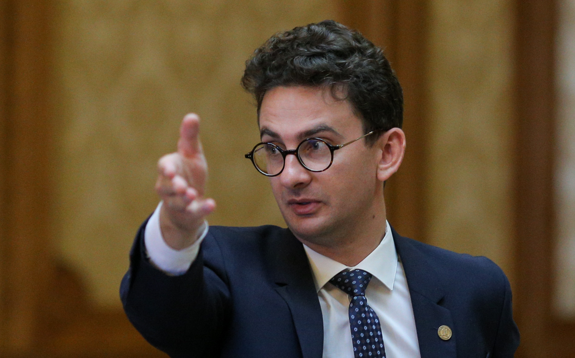 Deputatul Iulian Bulai a solicitat amenajarea unui spaţiu dedicat „Mamei şi copilului” în Camera Deputaților