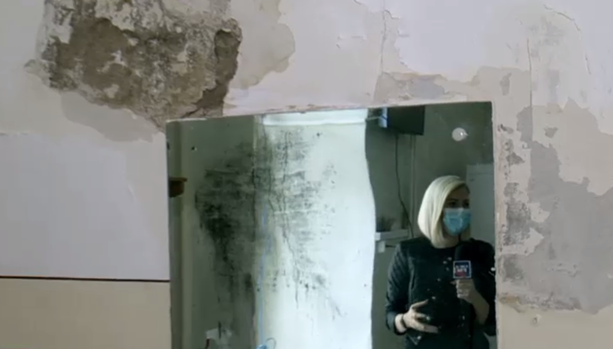 Spital construit acum 162 de ani, în paragină, cu pereții plini de mucegai. Șeful CJ Iași: Sub nicio formă nu ai vrea să-i treci pragul