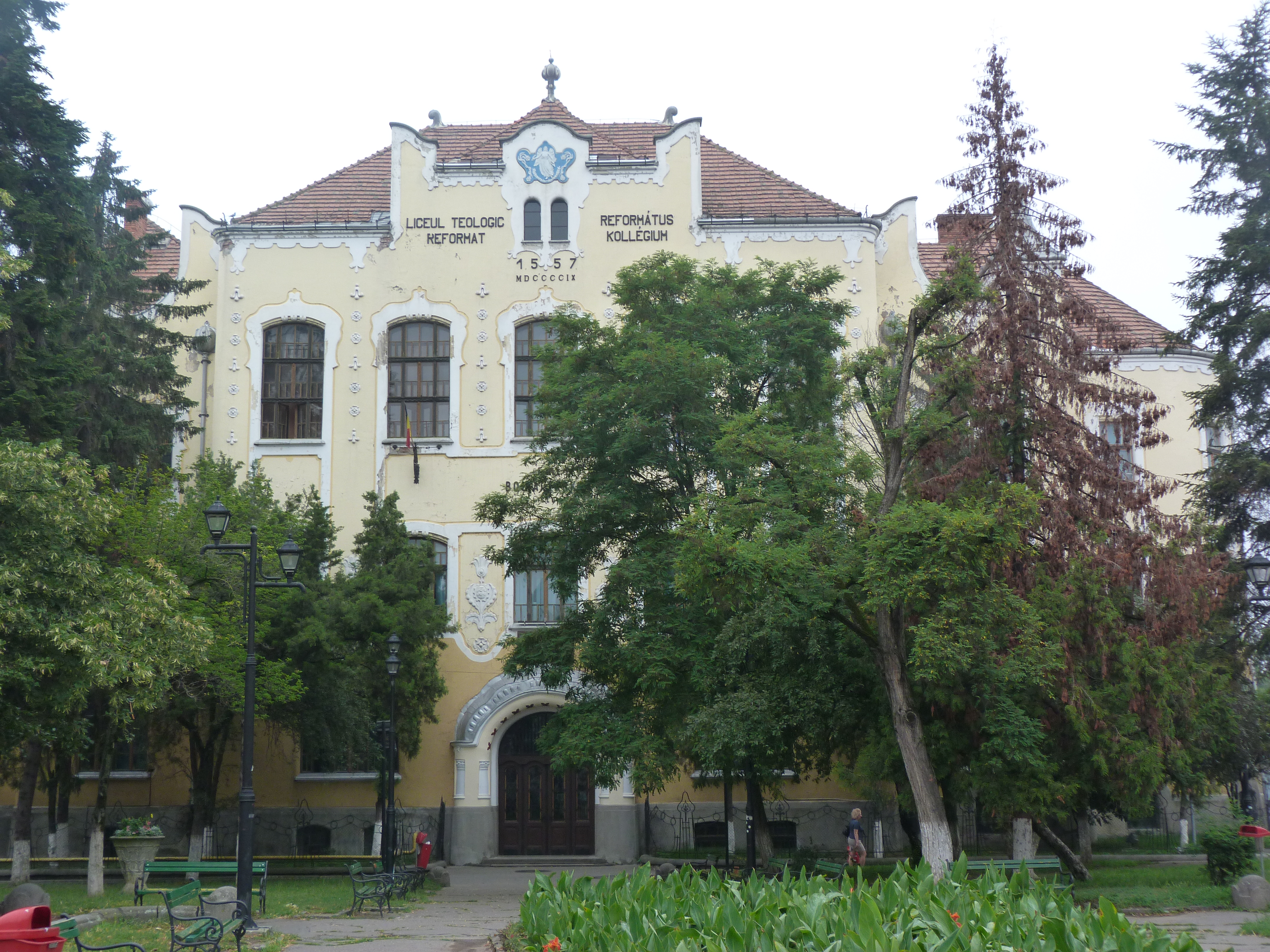 Doi elevi de la Colegiul Reformat din Târgu Mureş au fost înjunghiaţi la petrecerea de după balul bobocilor