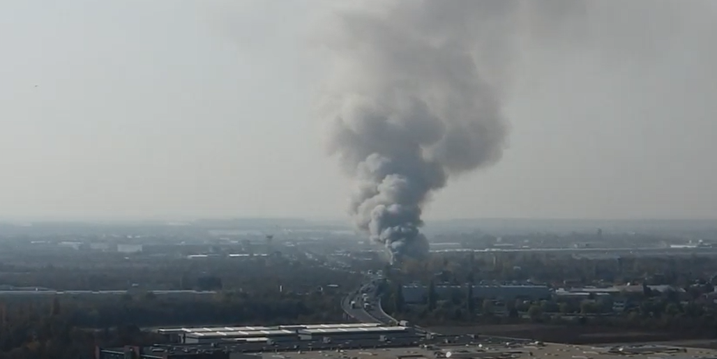 VIDEO. Imagini din dronă cu incendiul uriaș de lângă București