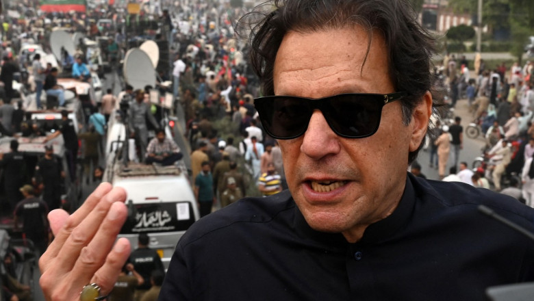 imran khan fost premier al pakistanului tine un discurs la un miting