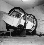 Trabant in einer Werkstatt / Foto 1964