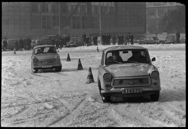 škola smyku, auto, automobil, sníh, trabant