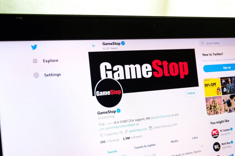 Pagină GameStop pe Twitter