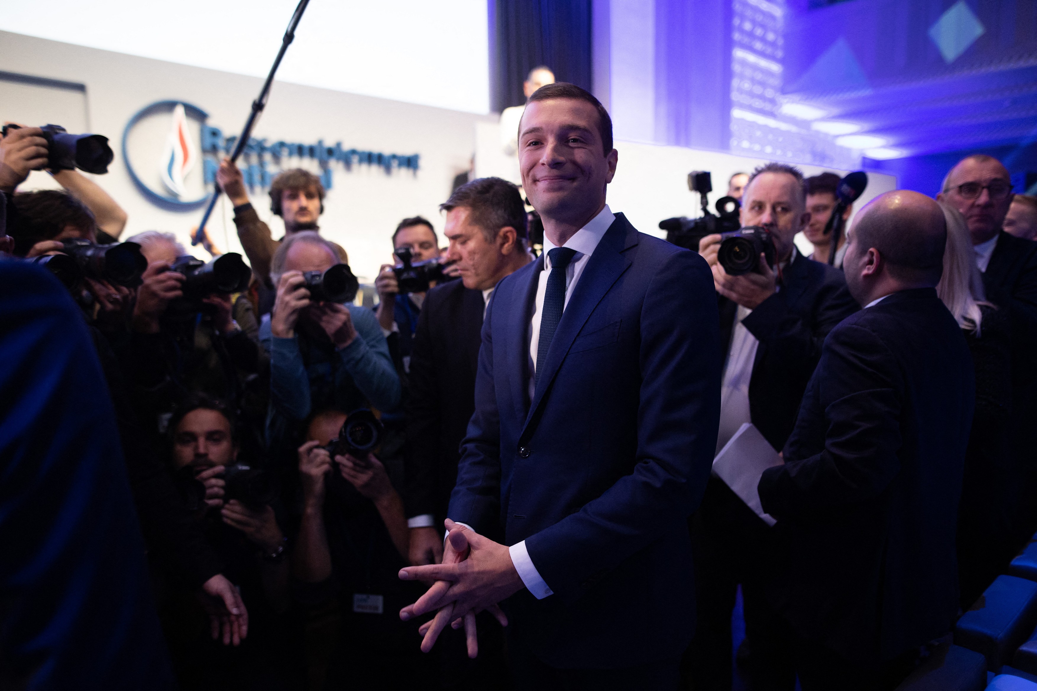 Marine Le Pen, înlocuită la conducerea partidului de un tânăr de 27 de ani