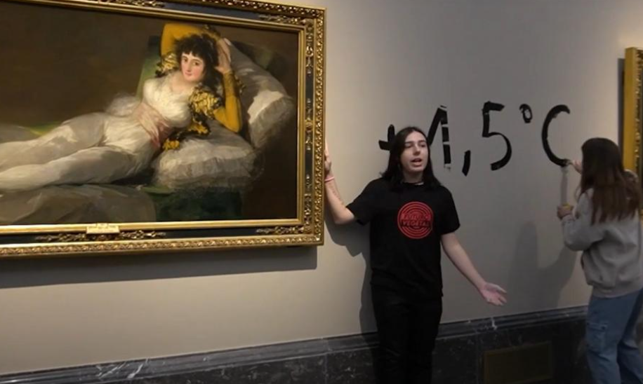 VIDEO Nou protest al activiștilor de mediu: Și-au lipit mâinile de rama unor tablouri celebre de Goya