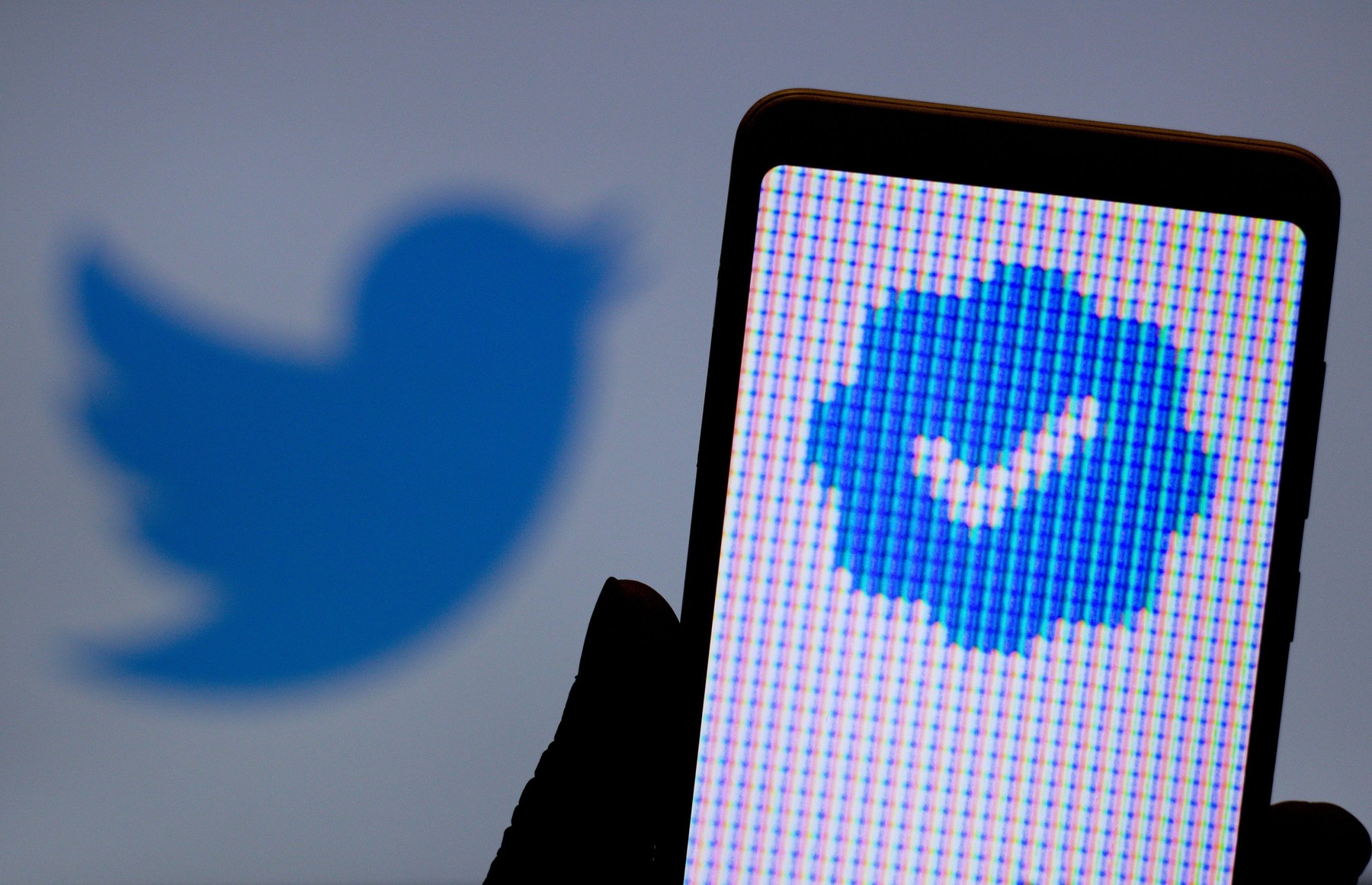 Twitter amână implementarea taxei pentru bifa albastră. Sute de mii de utilizatori au trecut pe o altă rețea socială