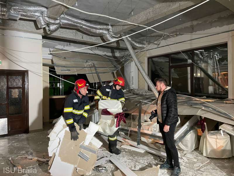 Tavanul unui restaurant din Brăila s-a prăbușit peste zeci de nuntași care petreceau