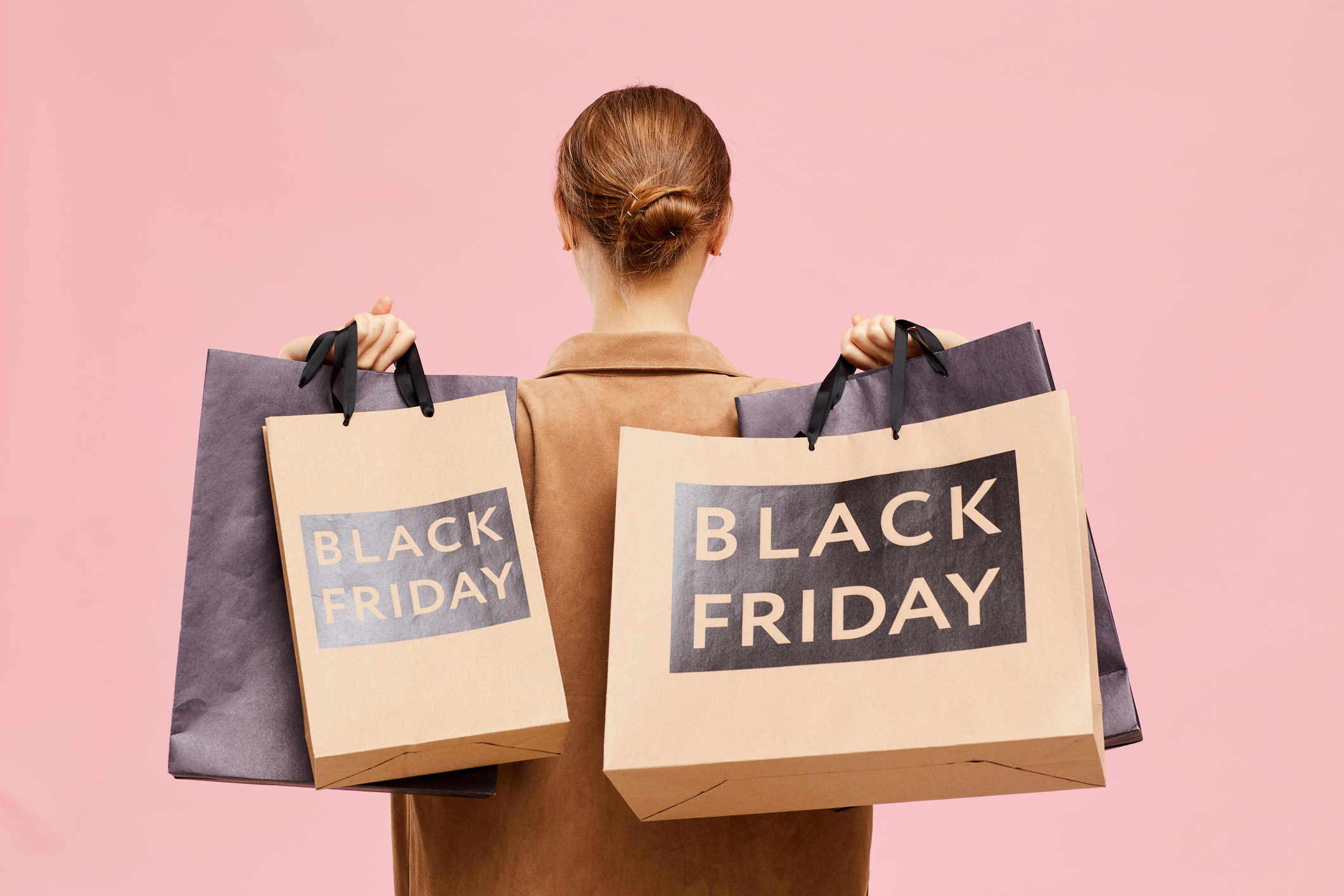 Black Friday 2022. Românii vor cheltui mai mulți bani decât până acum, de teama scumpirilor, spun analiștii