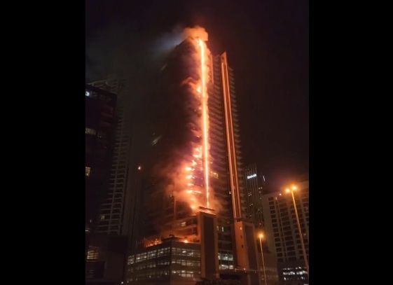 Incendiu puternic la un zgârie-nori din Dubai, aflat lângă Burj Khalifa