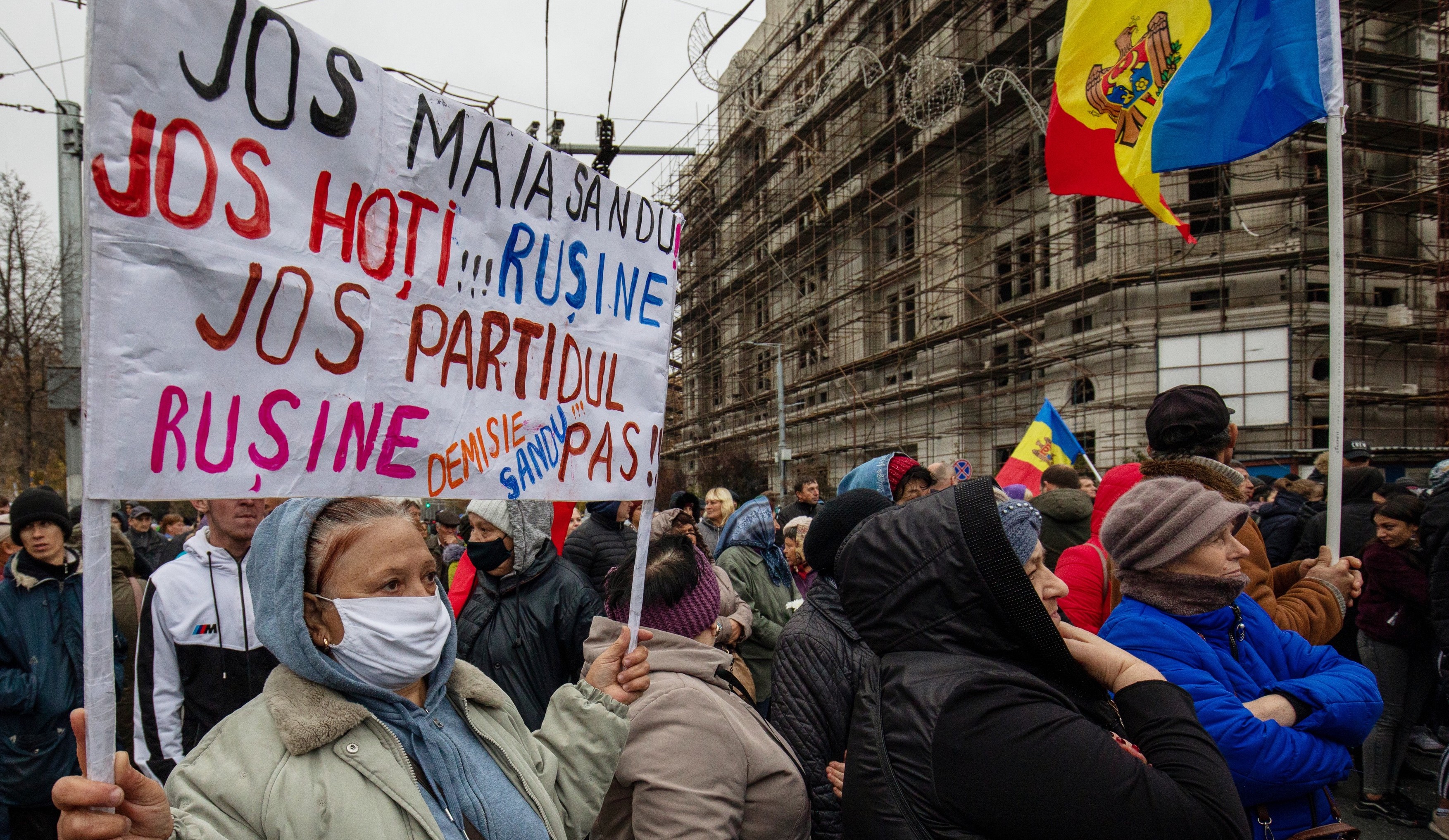 Protest antiguvernamental la Chişinău, autorităţile denunţă tentative de destabilizare. Poliția a făcut arestări
