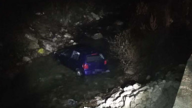 Mașină căzută în râul Bicaz