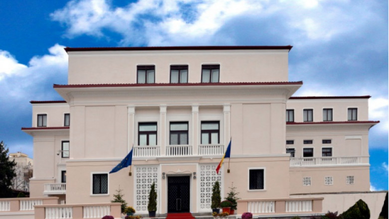 O angajată de la Curtea de Conturi care a prezentat o diplomă de licenţă falsă, reţinută (surse)