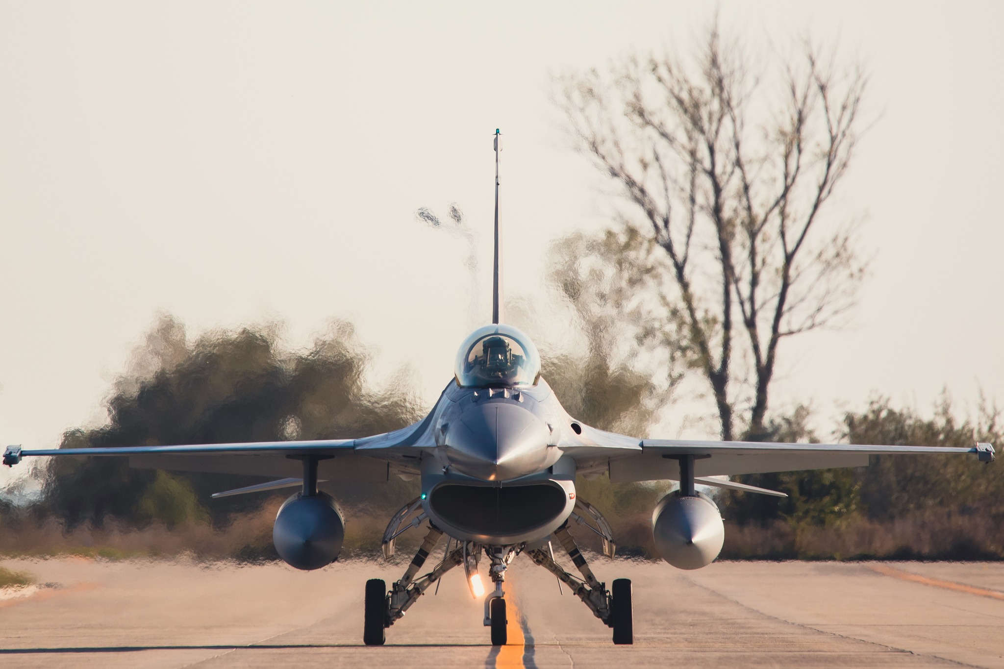 Avioane F-16 Fighting Falcon vor zbura azi la înălțime mică, în sud-estul ţării