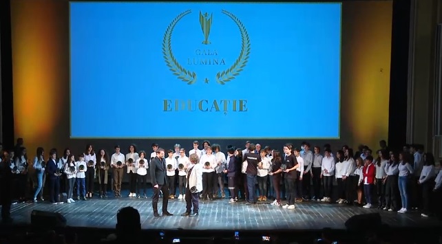 Peste 300 de olimpici din București au fost premiați. Printre ei, cei care au construit un mini-satelit pentru racheta lui Elon Musk