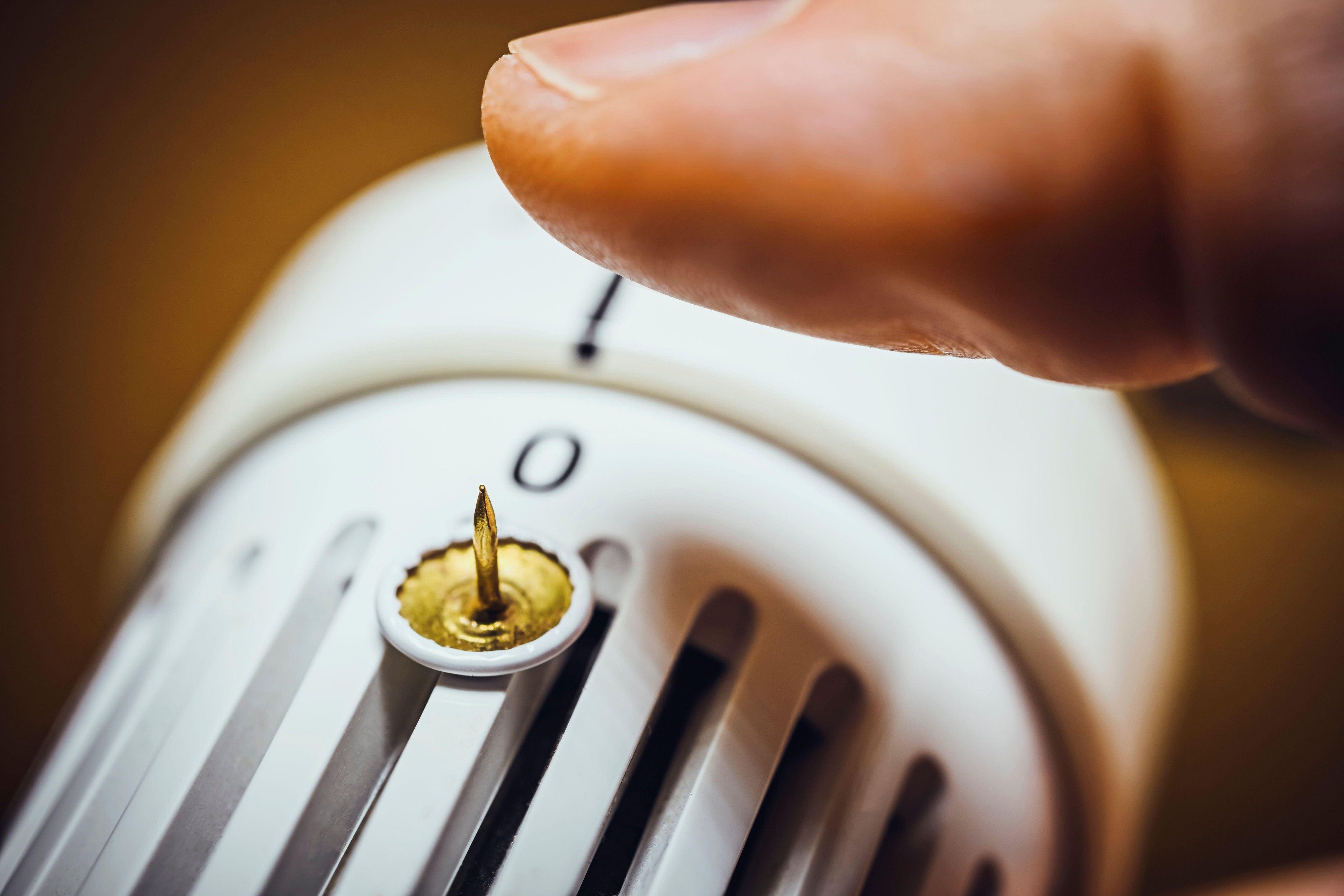 După o iarnă în care bucureștenii au reclamat că au stat în frig în case, Termoenergetica anunță că se închide căldura de marți