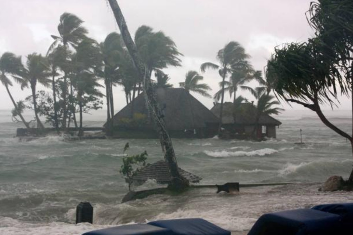 Cum se mută o țară: Planul radical de a scăpa din calea apelor al unei națiuni care se scufundă în ocean (The Guardian)