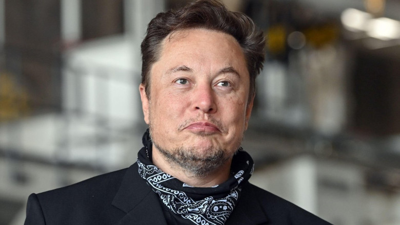 Elon Musk încearcă să-și liniștească acționarii de la Tesla după ce aceștia au început să vândă masiv acțiuni