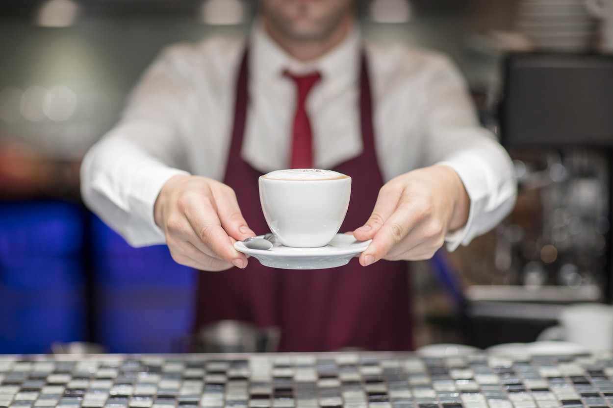 Bacșișul va fi impozitat cu 10%. Clientul va alege valoarea acestuia, care va fi trecută pe nota de plată