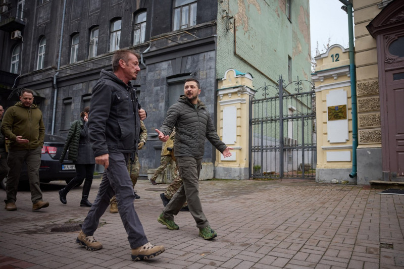 Hollywood Celebrity Sean Penn Meets with Ukrainian President Zelenskyy in Kyiv