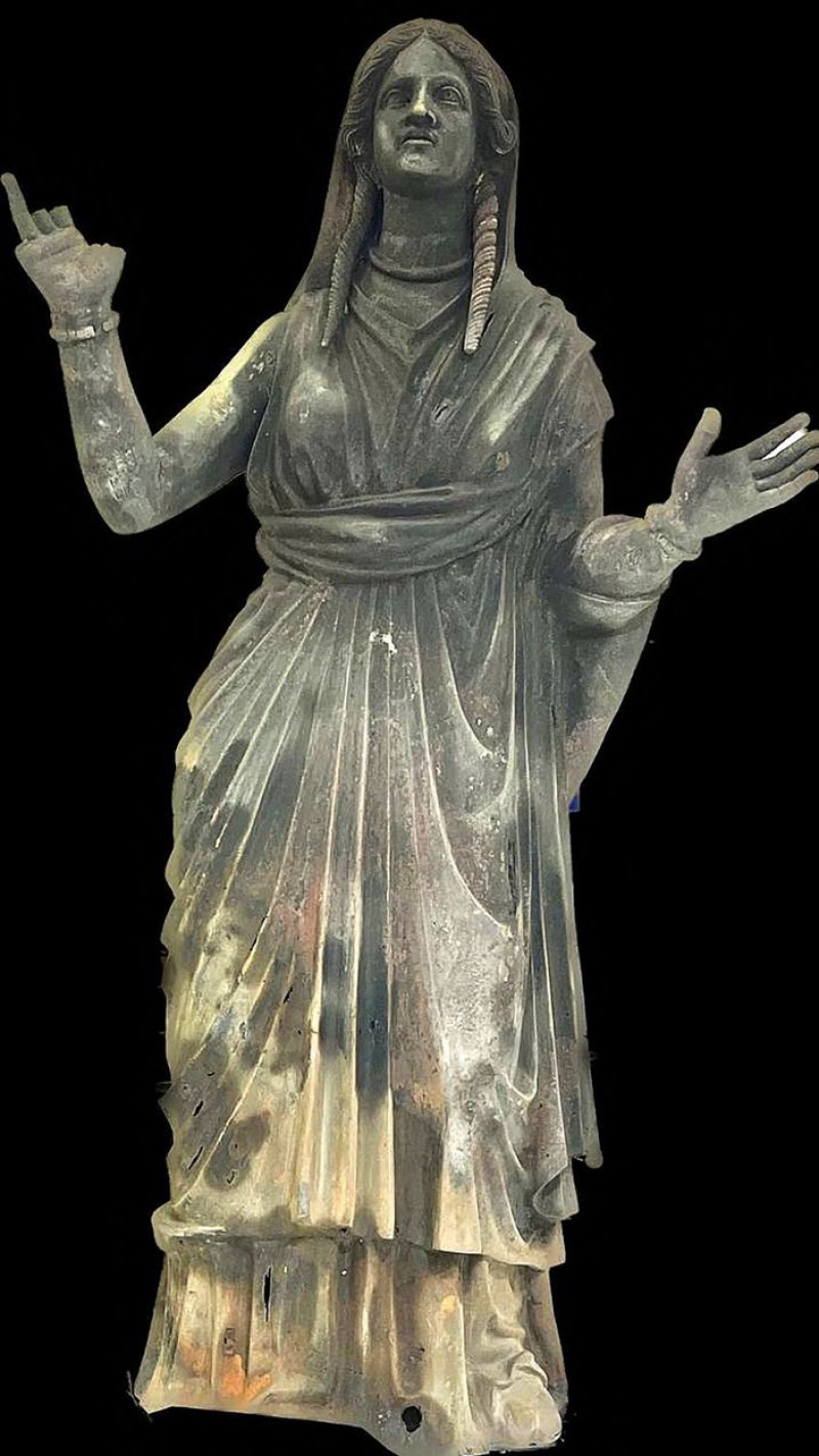 Statuie antică de bronz găsită în Italia