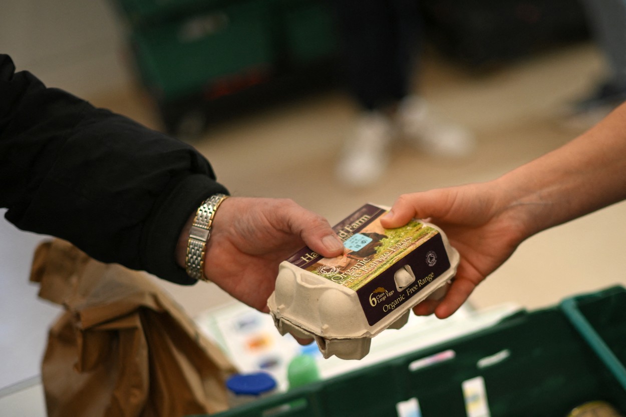Ungaria plafonează prețurile la ouă și la cartofi