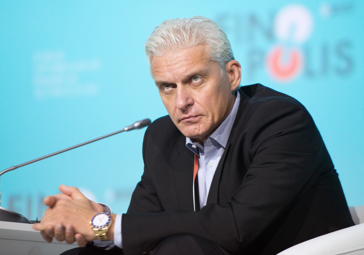 Bancherul miliardar rus Oleg Tinkov renunță la cetățenie. Pus pe lista sancțiunilor, el condamnă "fascismul lui Putin"