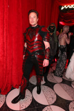 Elon Musk și mama sa au participat la o petrecere de Halloween organizată de actrița Heidi Klum, în New York. Foto Profimedia (1)