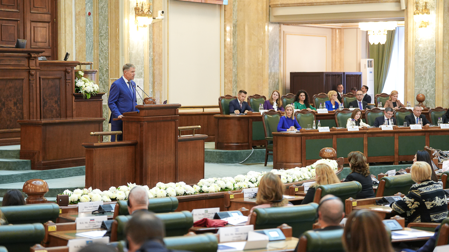 Iohannis: Într-o democrație matură e necesar ca femeile să-și exercite drepturile politice, să fie reprezentate la cel mai înalt nivel