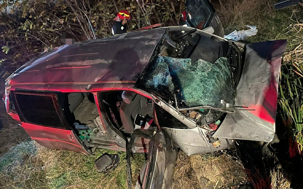 Doi morți și patru răniți după ce un autoturism s-a răsturnat pe DN 5. Circulaţia  a fost oprită pe ambele sensuri