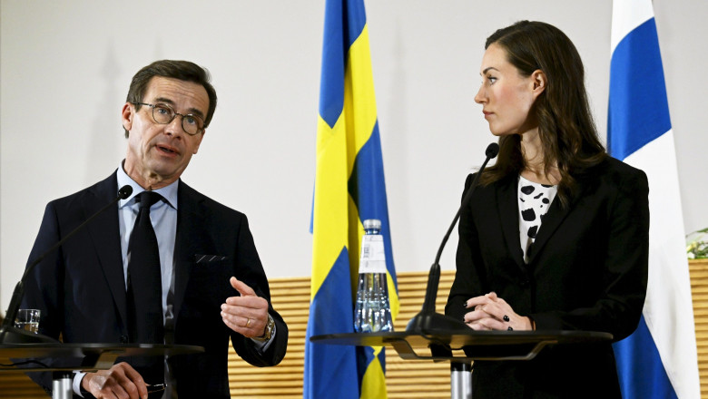 Premierul Suediei, Ulf Kristersson, și premierul Finlandei, Sanna Marin, la o coferință de presă