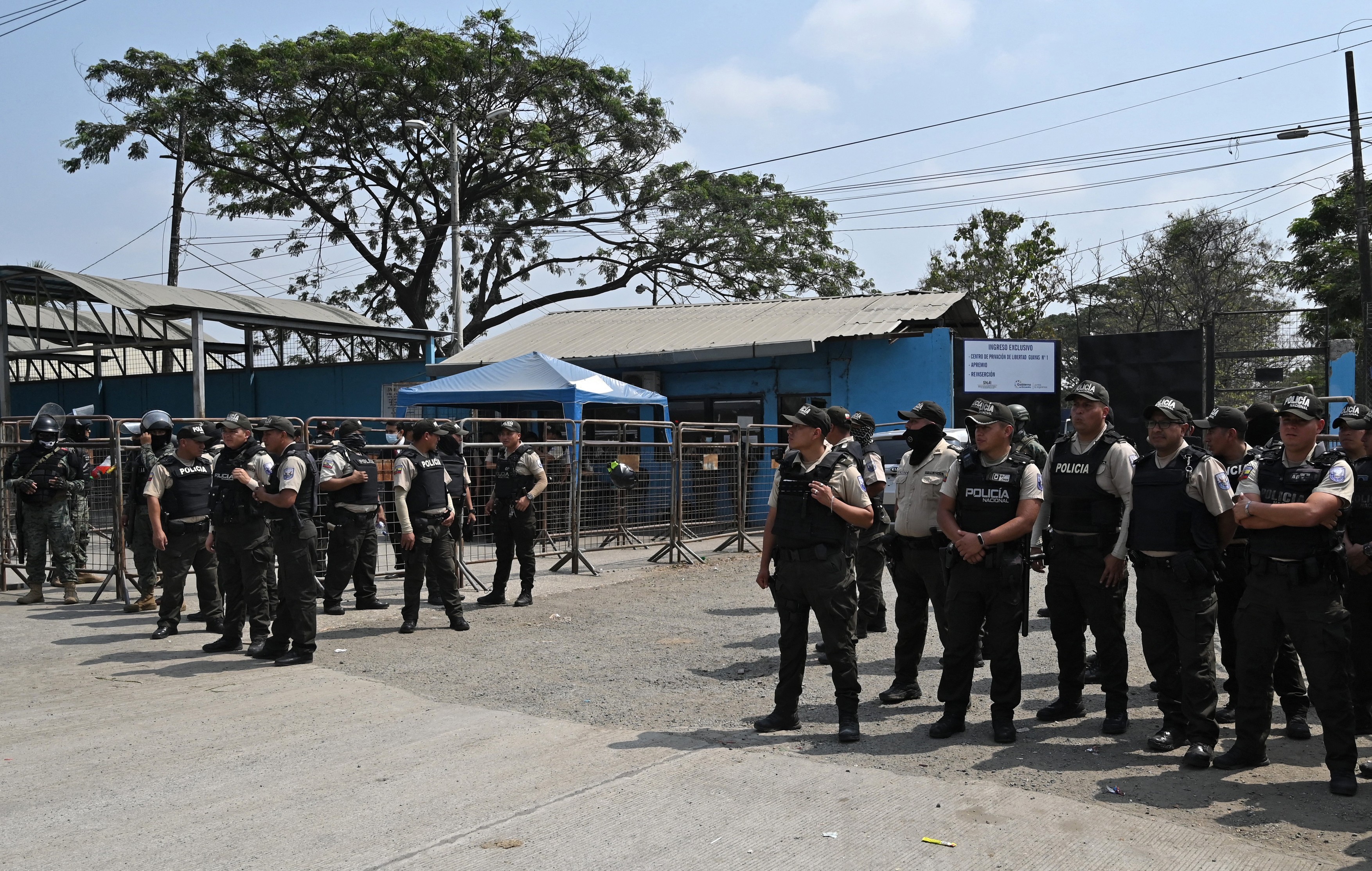 Mai mulți polițiști uciși de traficanții de droguri, în Ecuador. Președintele a decretat stare de urgență