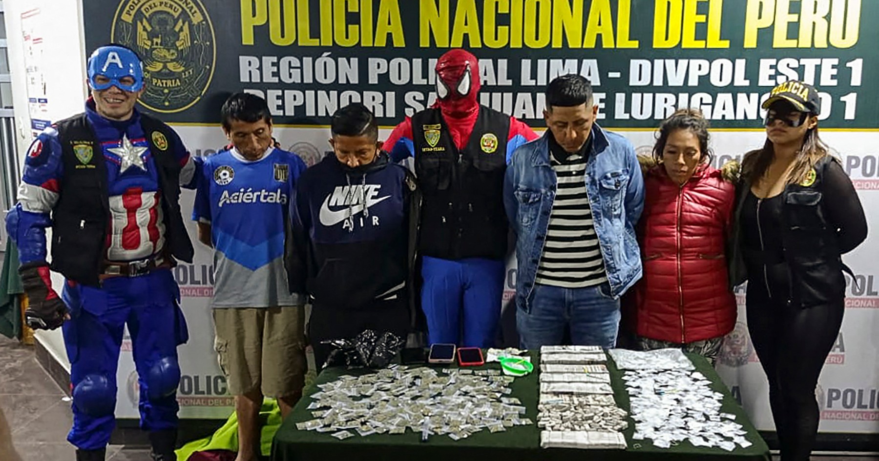 VIDEO. Polițiștii s-au deghizat în supereroi Marvel și s-au dus după traficanți de droguri, la Lima