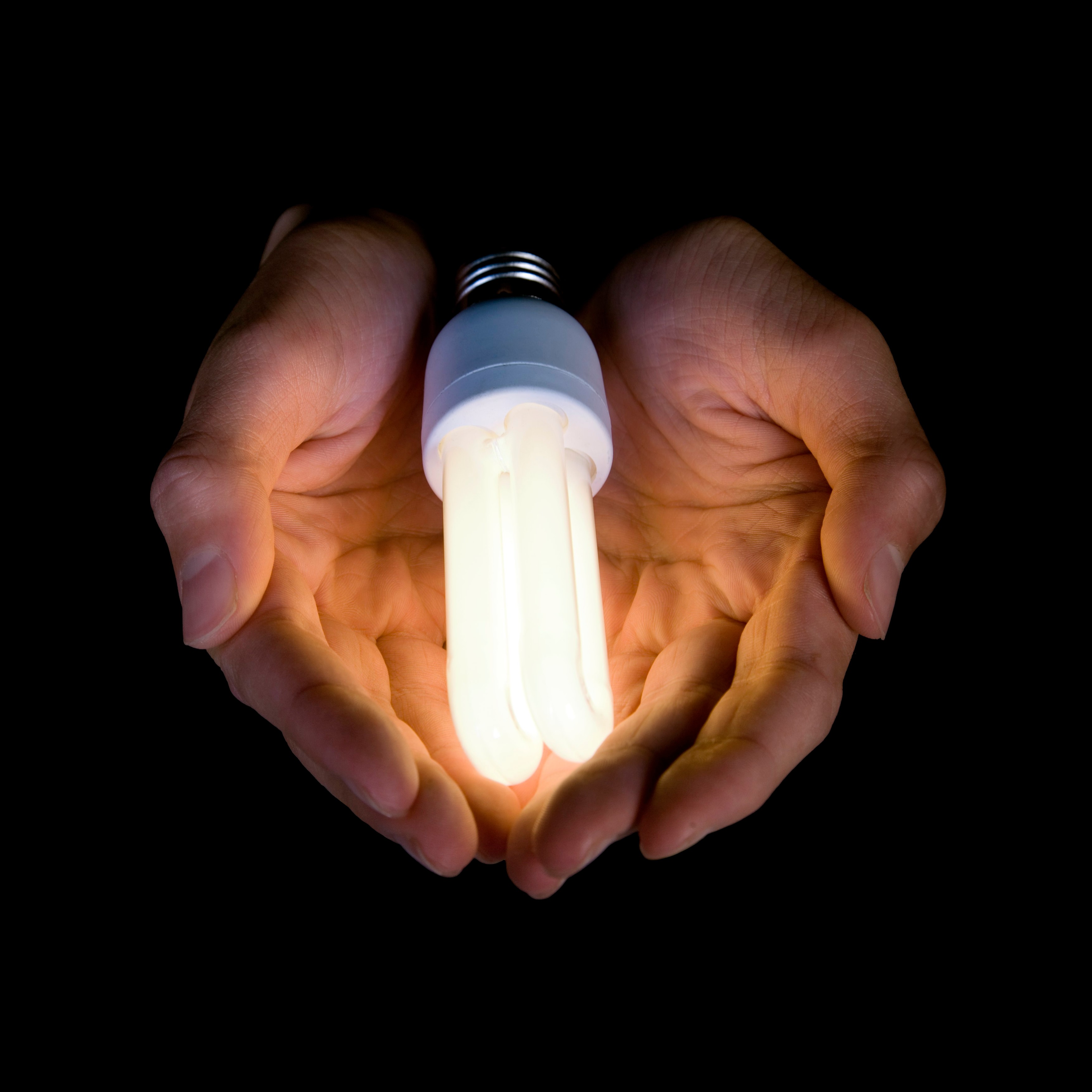 România vinde Moldovei o cantitate record de energie electrică, asigurând 90% din necesarul actual