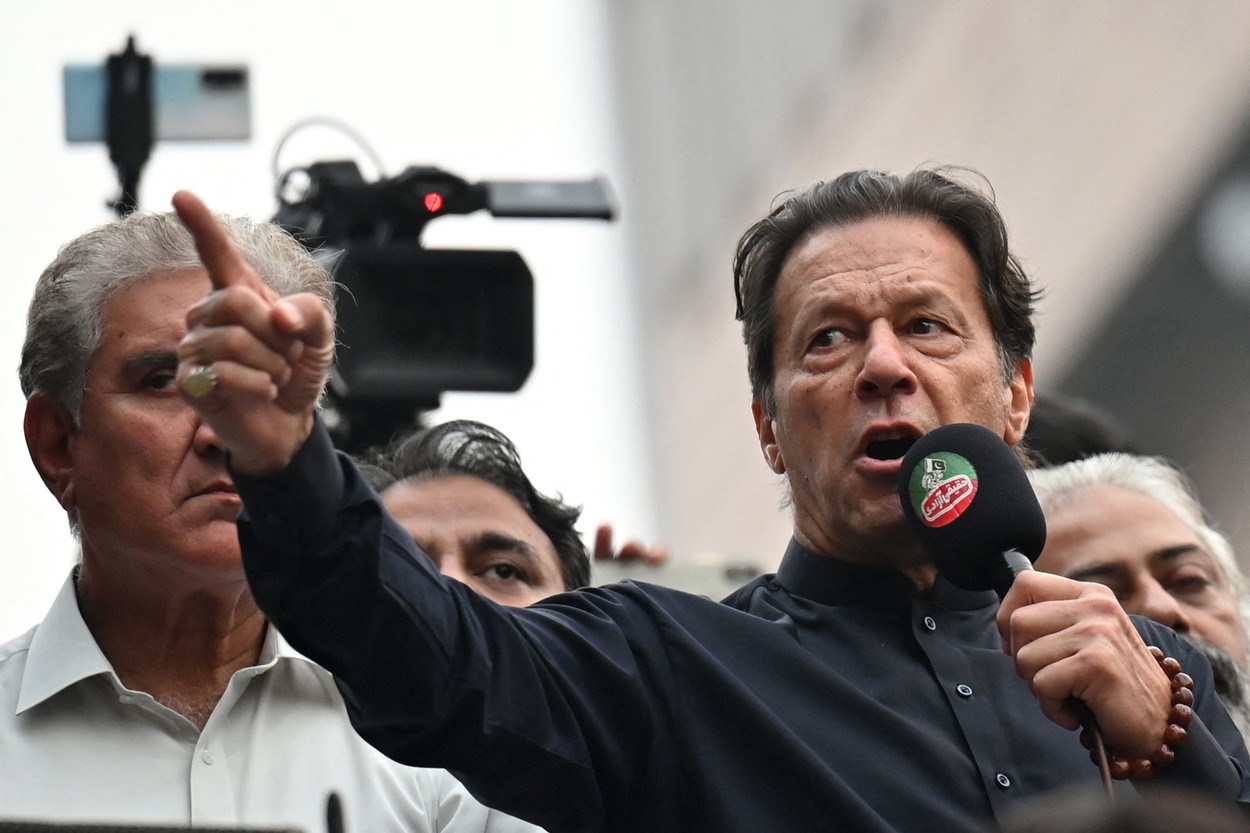 Fostul premier pakistanez Imran Khan a fost condamnat la 10 ani de închisoare