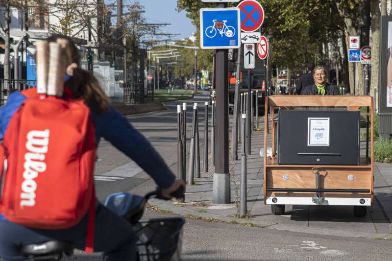 Paris: The 'Corbicycle' A very last journey by bicycle.