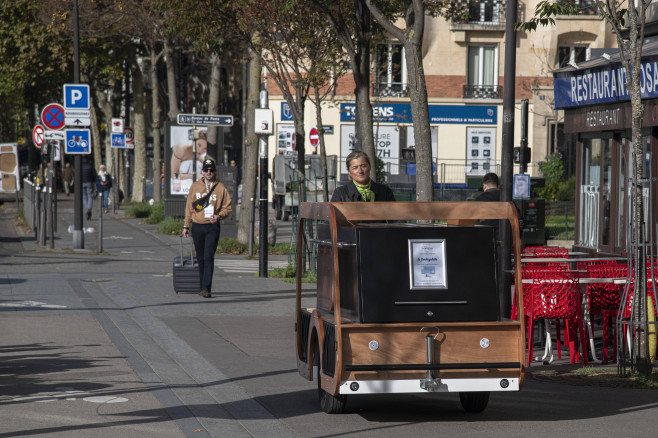 Paris: The 'Corbicycle' A very last journey by bicycle.