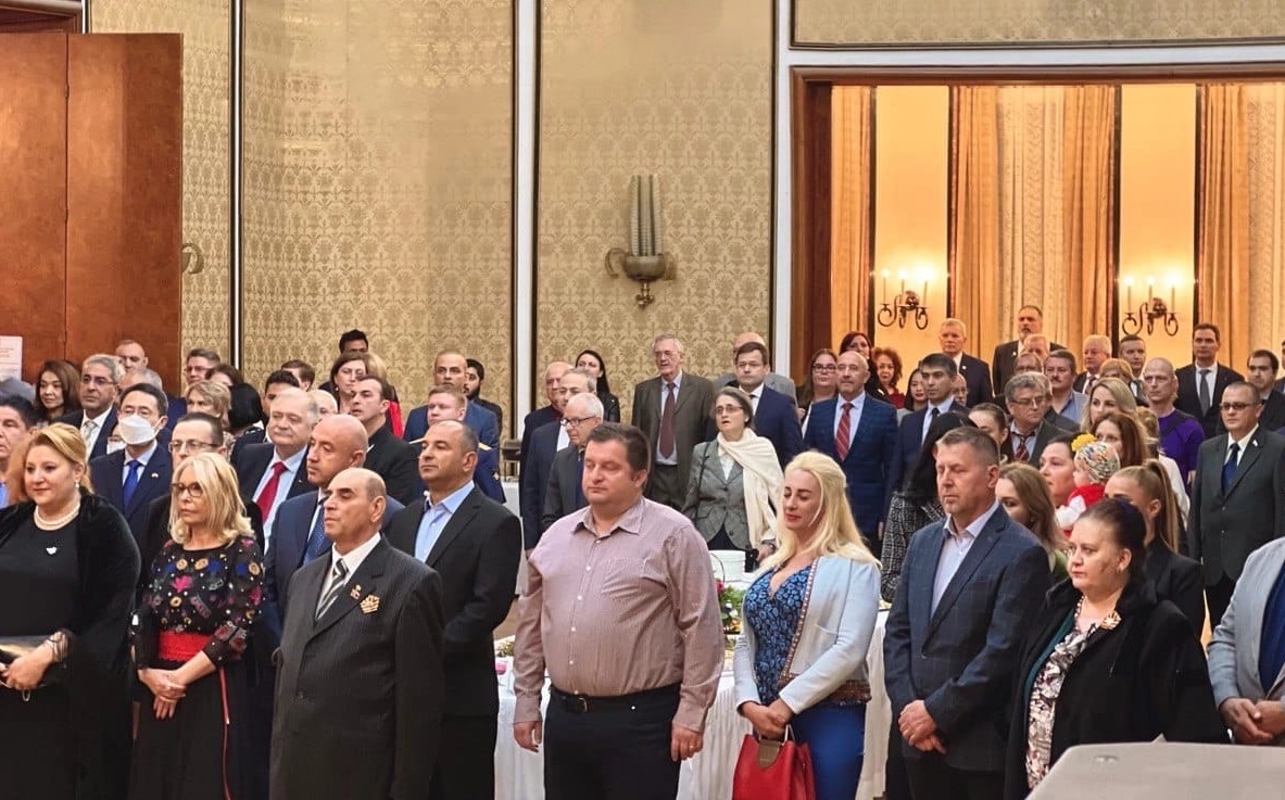 FOTO Diana Șoșoacă a sărbătorit Ziua Unității Naționale a Rusiei la ambasada de la București
