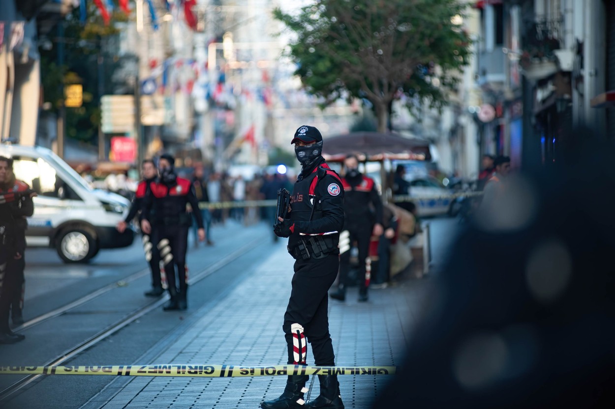 6 morți și 81 de răniți în atacul cu bombă de la Istanbul. Ministrul de Interne: O persoană a fost arestată, PKK este responsabilă