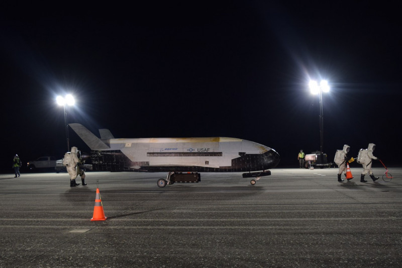 USAF X-37B Orbital Test Vehicle Breaks Record, Lands After 780 Days in Orbit