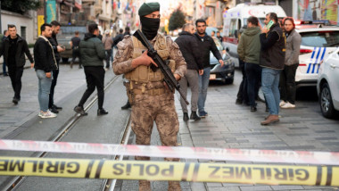 Militar la locul exploziei din Istanbul