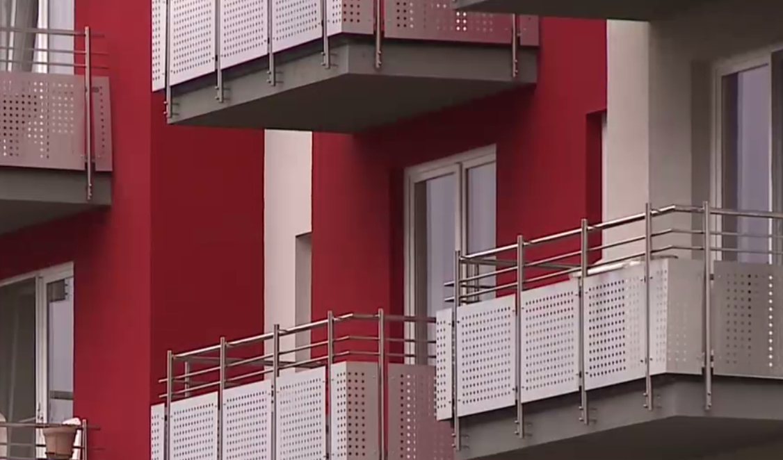 Vânzările de locuințe au scăzut cu până la 40% față de anul trecut, dar prețurile rămân tot ridicate. Interes scăzut și la „Noua Casă”