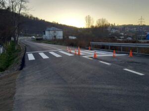 Operațiunea ”Dorel”, la Suceava. O trecere de pietoni duce dintr-un sanț într-un parapet