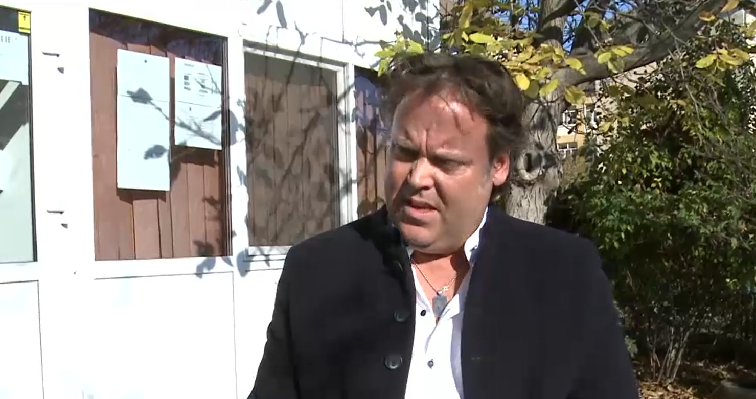 Charlie Ottley s-a întors în România ca să le ofere daruri copiilor care l-au jefuit astă vară, în Timișoara