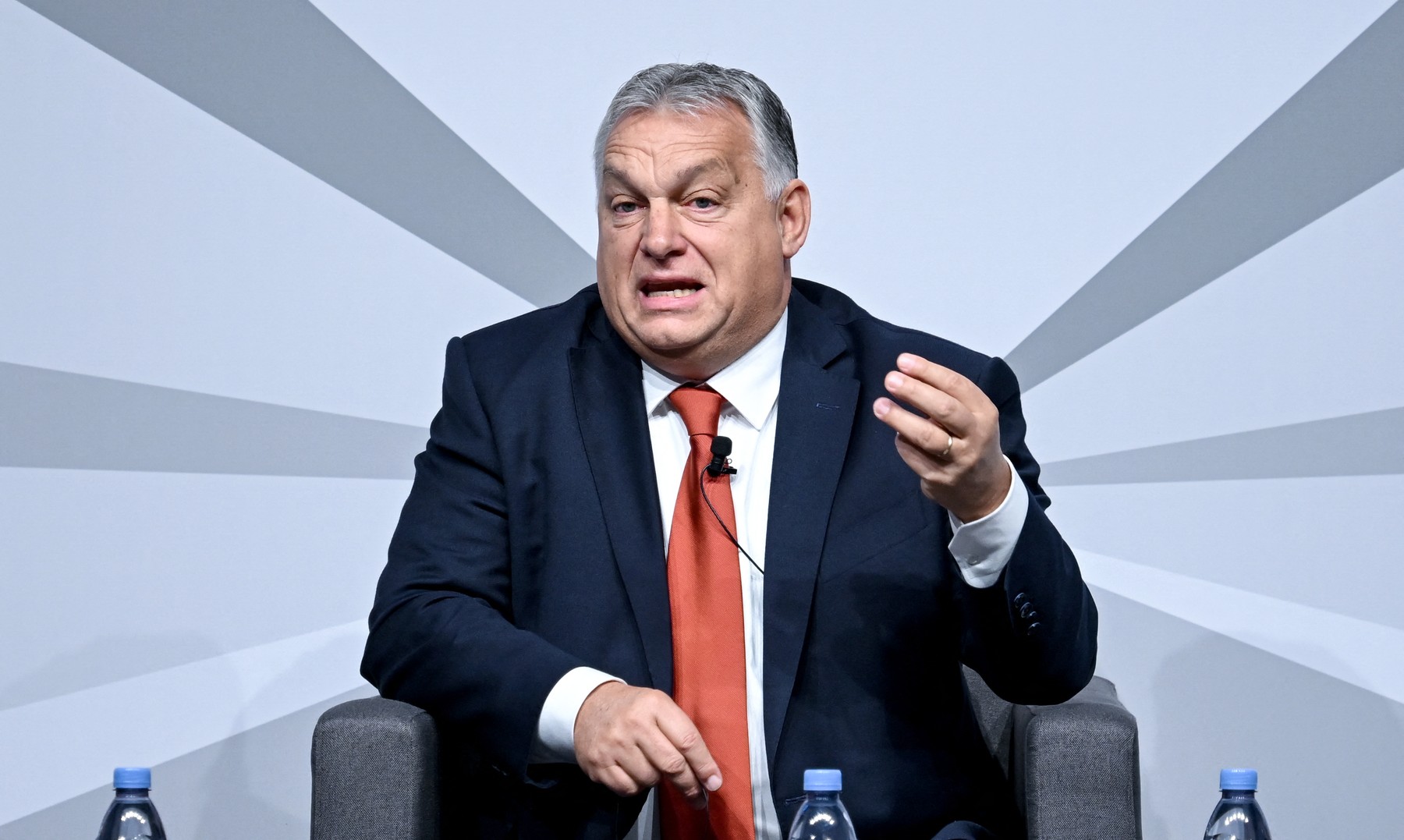 Politico: Cum încearcă Viktor Orban să alunge marile supermaketuri străine din Ungaria