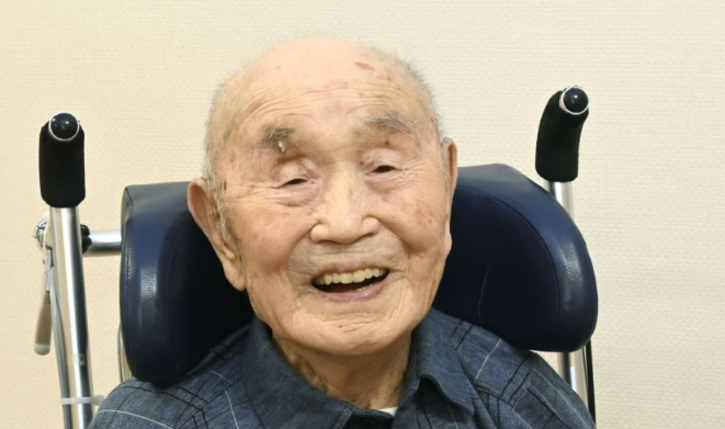 Cel mai în vârstă bărbat din Japonia, supravieţuitor al bombei atomice de la Hiroshima, a murit la 111 ani