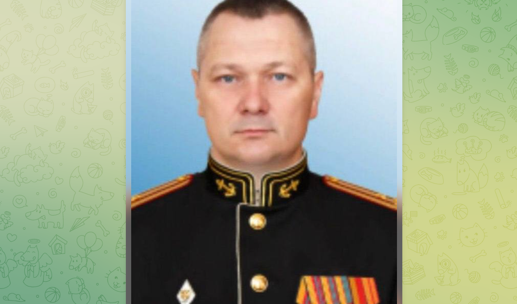 Un colonel rus responsabil cu mobilizarea a fost găsit mort în birou, împușcat de 5 ori. Autoritățile spun că s-a sinucis