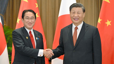 Japan's Prime Minister Fumio Kishida (L) shakes hands with China's President Xi Jinping during their meeting in Bangkok on November 17, 2022