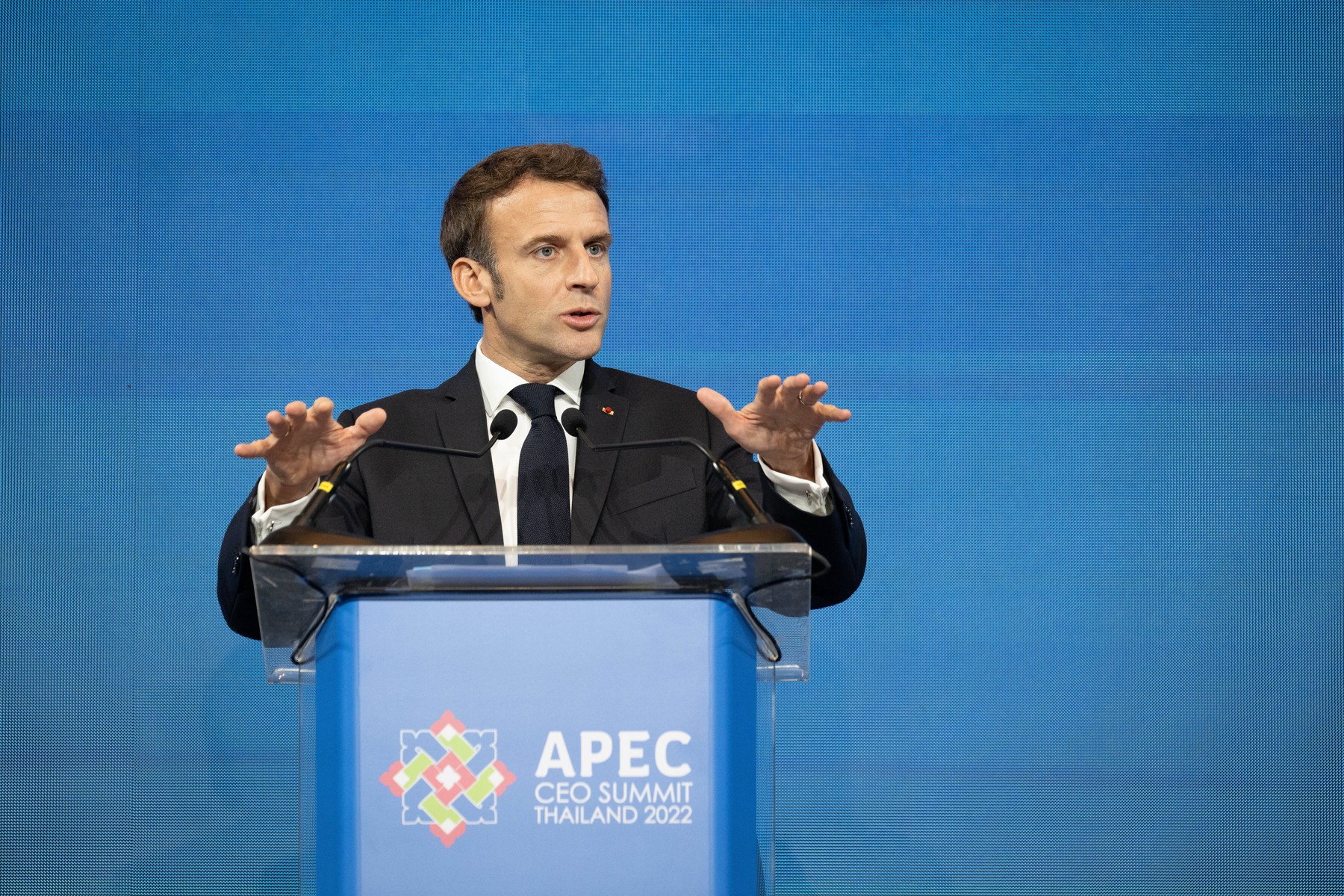 Macron s-a întâlnit cu Musk și spune că Twitter s-a angajat să lupte împotriva conținutului extremist