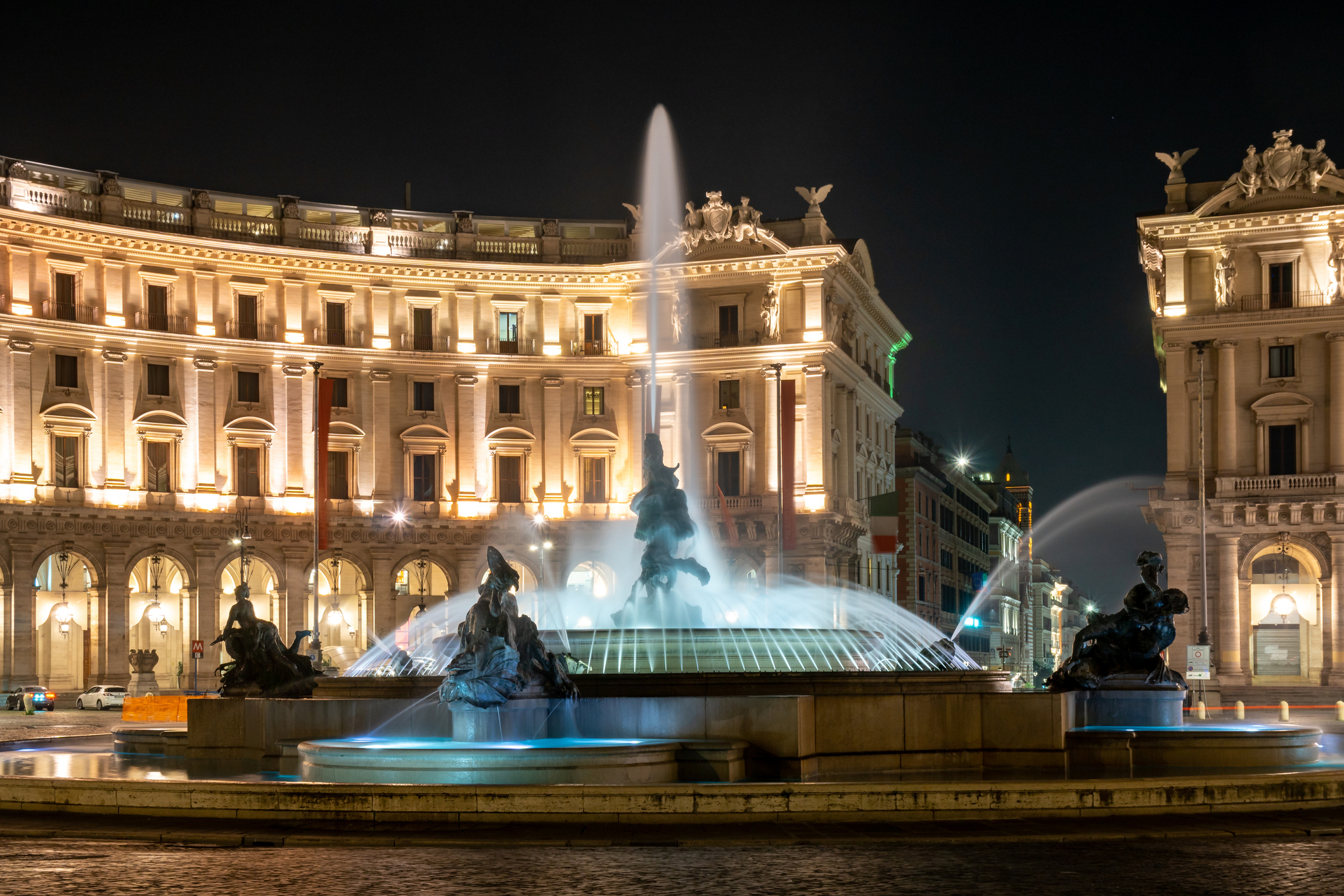 Un român s-a descălțat și a început să se spele pe picioare într-o fântână istorică din Roma. Cât l-a costat gestul